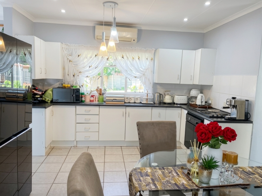 3 Bedroom Property for Sale in Geelhoutpark North West